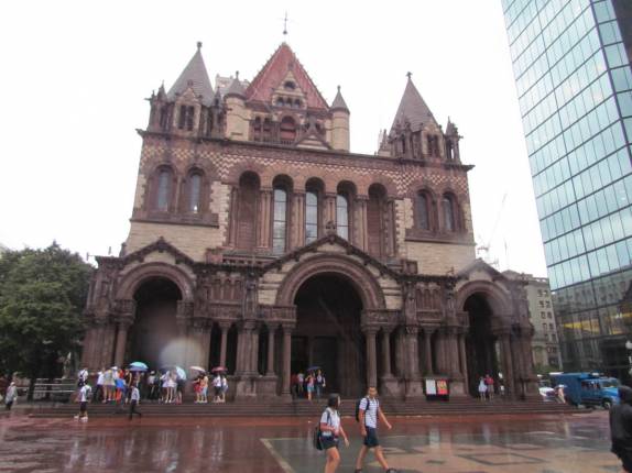 Em dia de chuva, visita à Trinity Church, em Boston, em Massachusetts - Estados Unidos